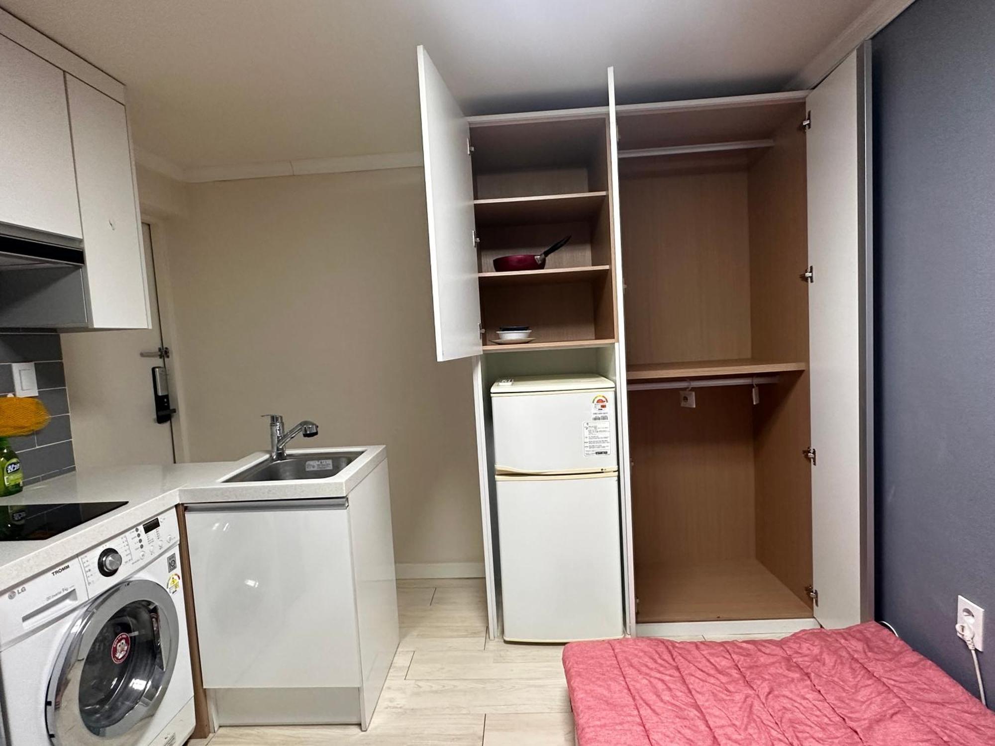 Affordable And Cozy Near Nakseongdae Station Apartment *