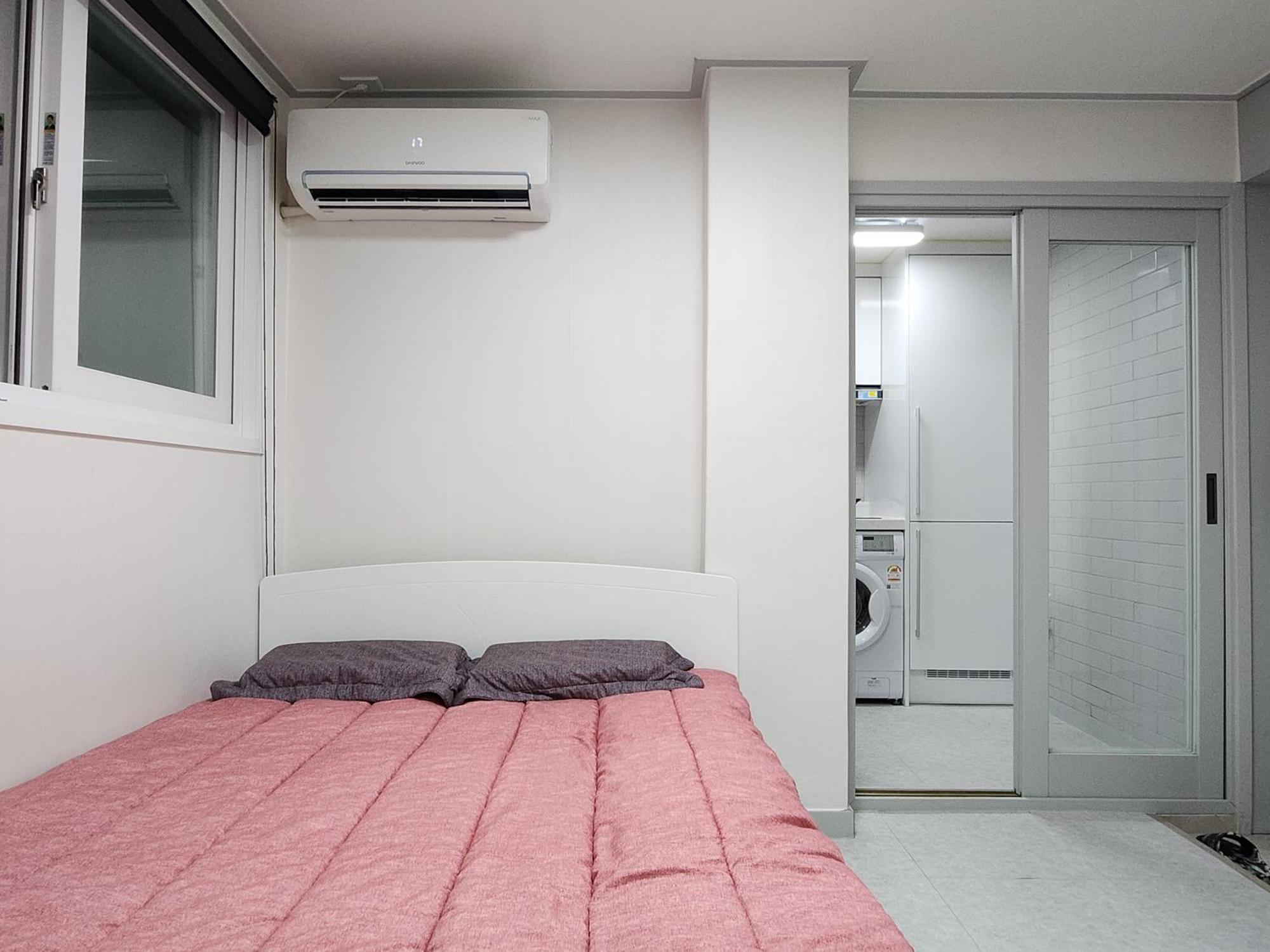 Affordable And Cozy Near Nakseongdae Station Apartment Seoul