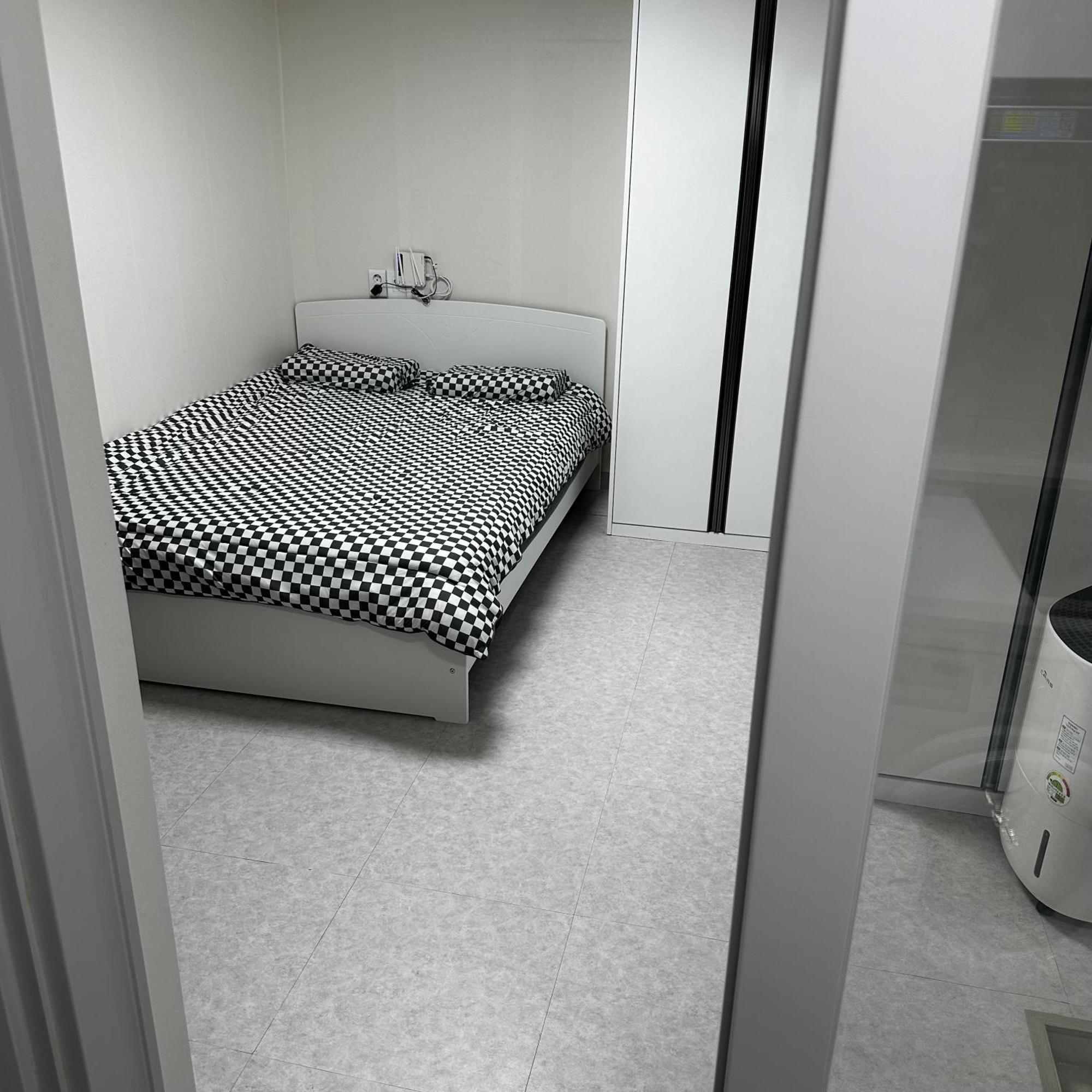 Affordable And Cozy Near Nakseongdae Station Apartment *
