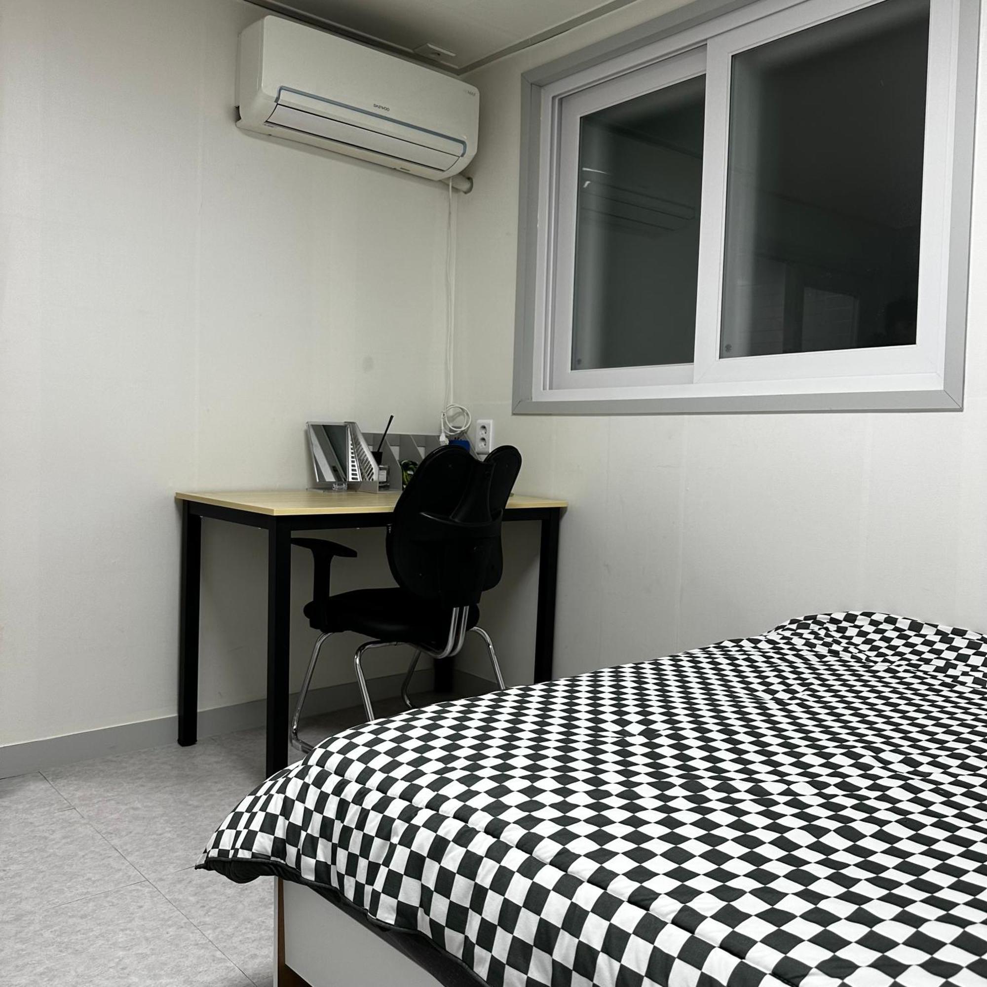 Affordable And Cozy Near Nakseongdae Station Seoul