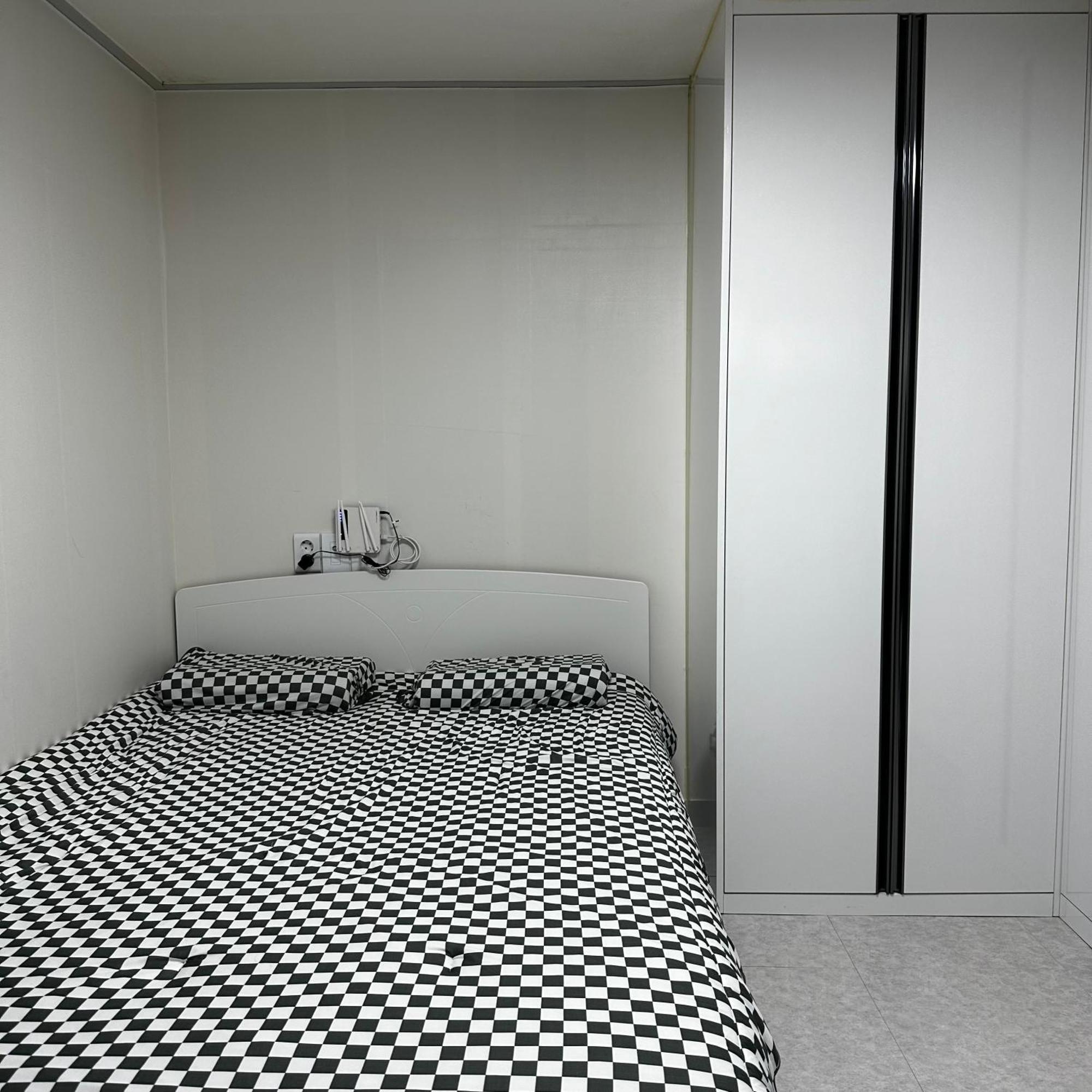 Affordable And Cozy Near Nakseongdae Station Apartment Seoul